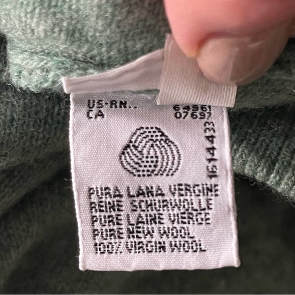 ❌Sold❌VINTAGE 90's United Colors Of Benetton 100% Wool Green Mock Neck Sweater - Picture 8 of 9